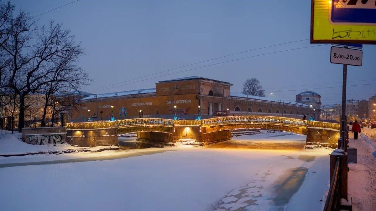 Украсят мосты в центральных районах как в прошлом году. Фото: Дмитрий Абрамов / MR7