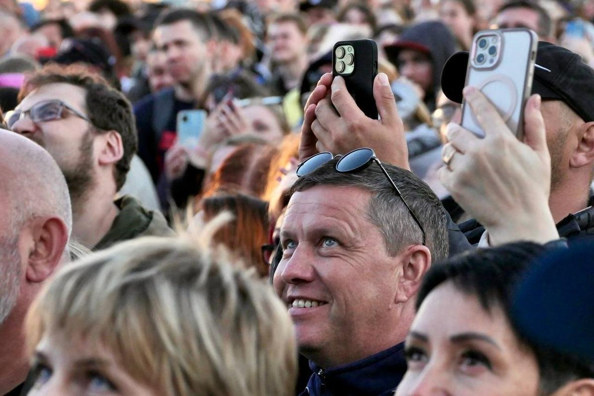 Вячеслав Бутусов выступил на Дворцовой площади в рамках ПМЭФ-2024 |  08.06.2024 | Санкт-Петербург - БезФормата