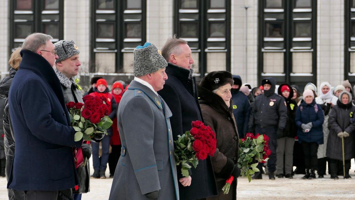 Беглов, Гуцан и Бельский в честь 81-й годовщины прорыва блокады возложили цветы