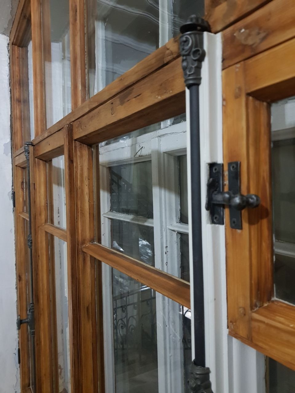 Фурнитура окна после реставрации. Фото: предоставлено жильцами