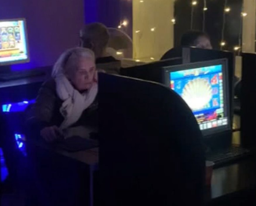 Подпольное казино. Скриншот видео пресс-службы ГУ МВД РФ по Петербургу и Ленобласти