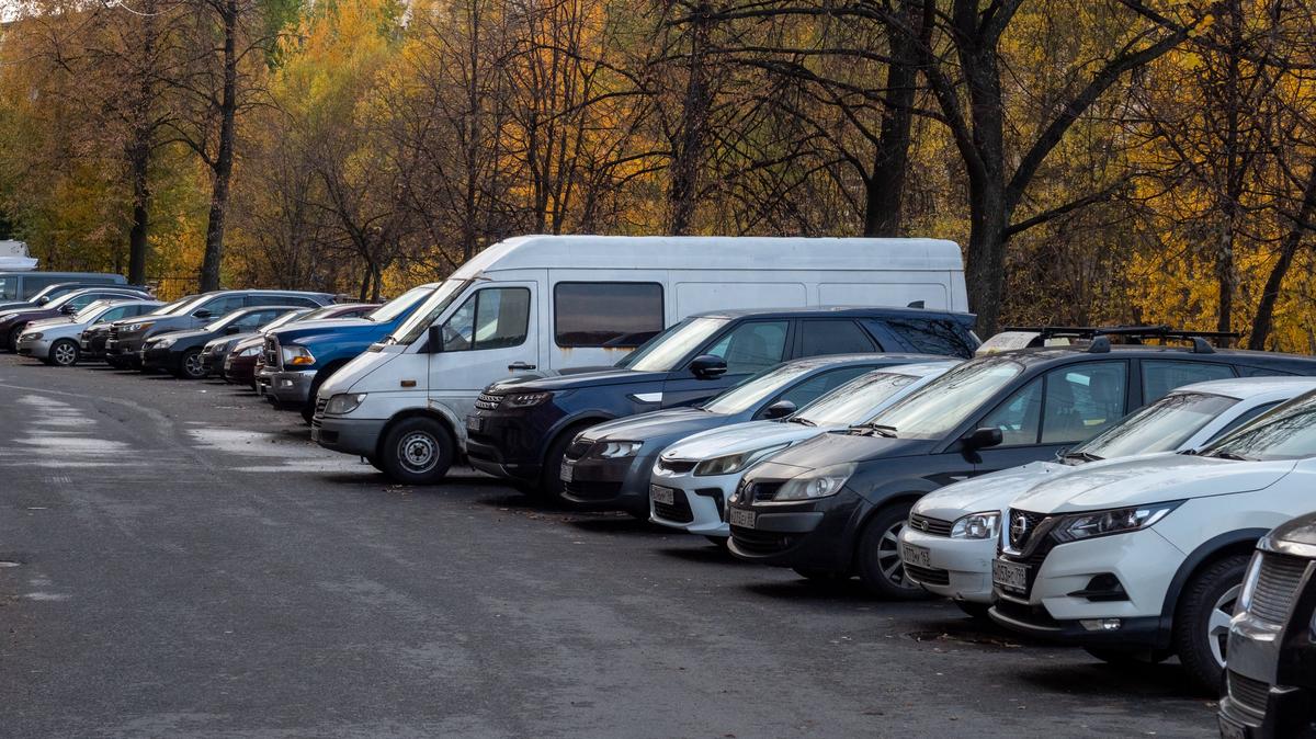 В Петербурге закрыли 11 незаконных автостоянок