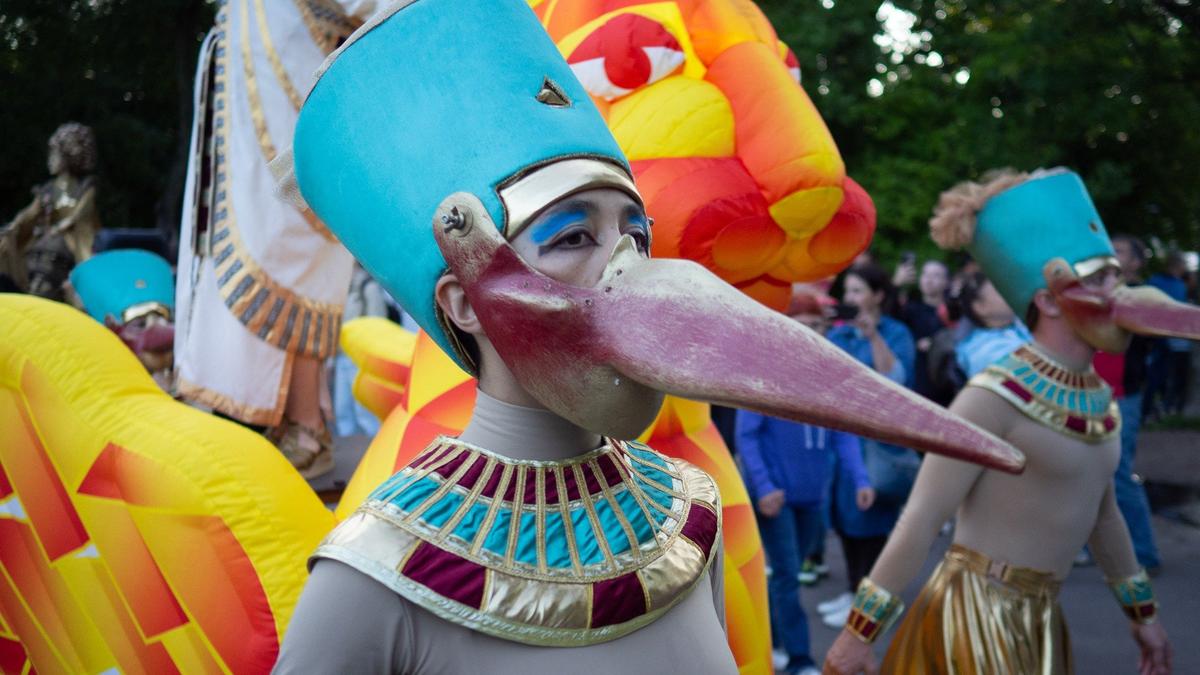 В парке на Елагином острове стартовал XI Фестиваль уличных театров