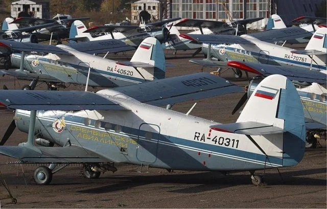 800px-Orenburg_Airlines_Antonov_An-2_fleet.jpg