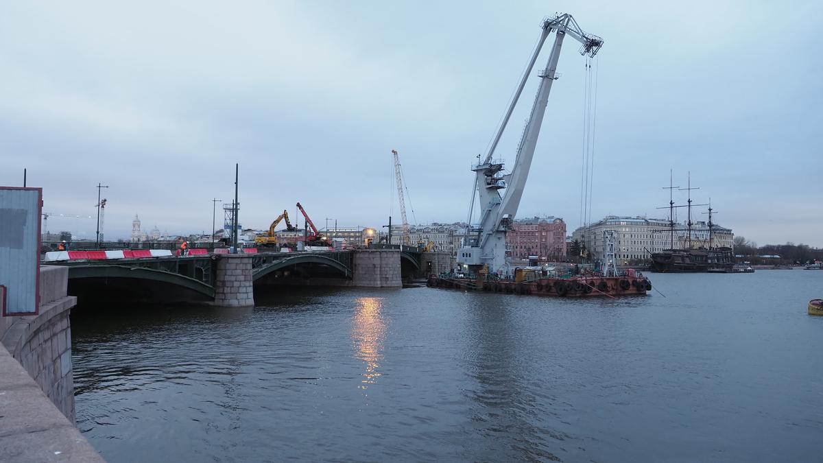 Биржевой мост проверили на прочность перед запуском движения
