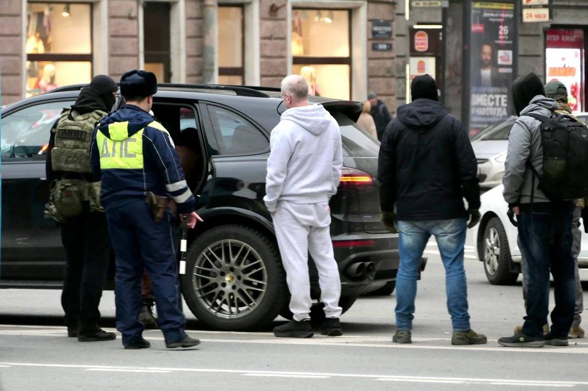 Петербург под усиленной охраной: полиция проверяет мигрантов, на «Авроре» —  военные с автоматами — Новости Санкт-Петербурга › МР7.ру