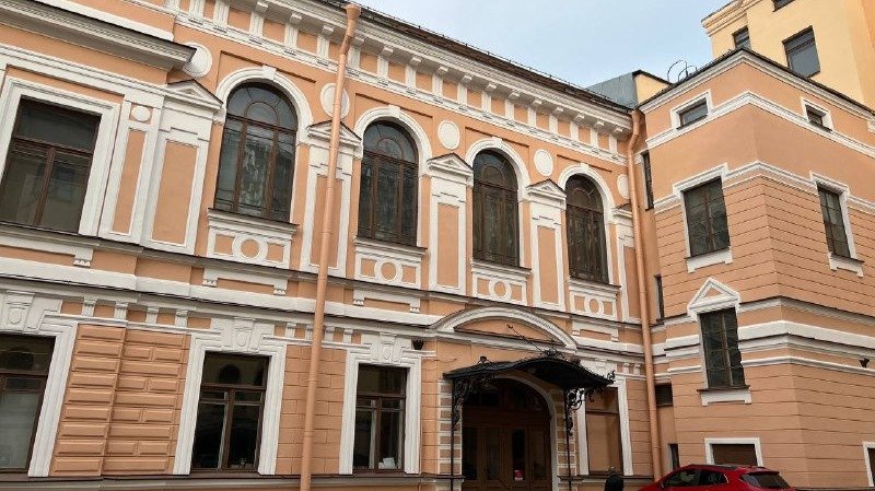 На Рижском проспекте восстановили фасады здания детского театра «Карамболь»