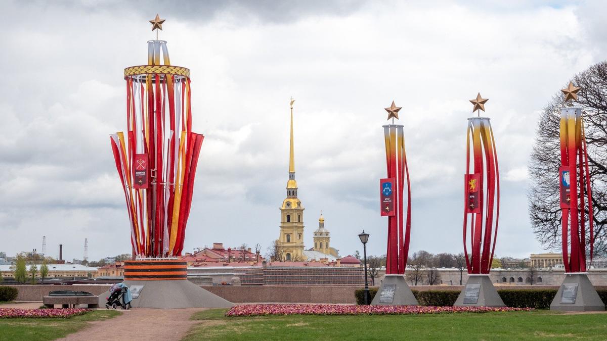 Почти 143 миллиона на украшения, 2,2 миллиона на открытки ветеранам: как в Петербурге готовятся к 9 Мая