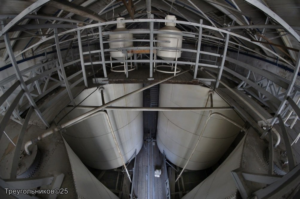 Клёпаные резервуары для спирта на заводе «ЛИВИЗ». Фото: Александр Треугольников