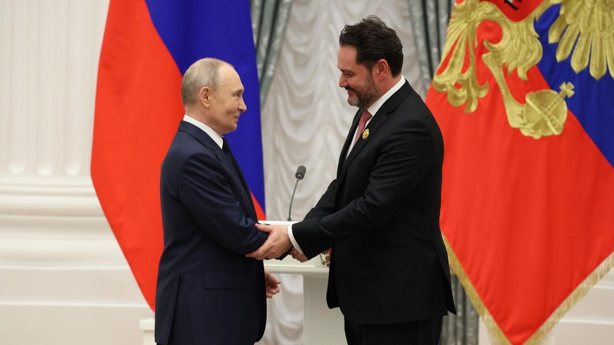 Владимир Путин и Ильдар Абдразаков, декабрь 2025 года. Фото: сайт Кремля