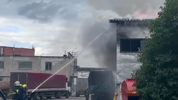 На Лиговском проспекте потушили пожар на заводе. Прокуратура начала проверку