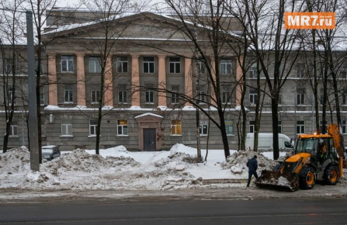 Градозащитники остановили работы застройщика у здания бывшего Института бумаги