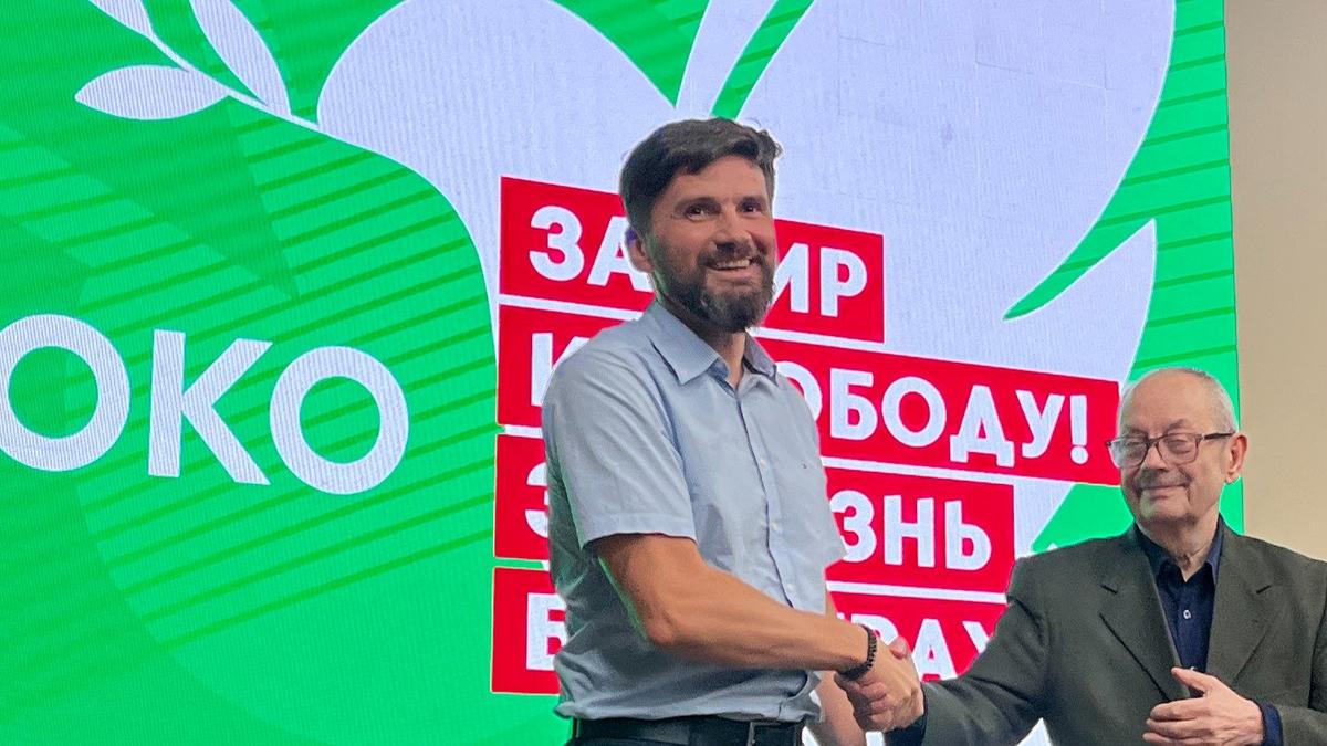 Дмитрий Хорзов (посередине) на встрече сторонников «Яблока». Фото: Любовь Смирнова / МР7