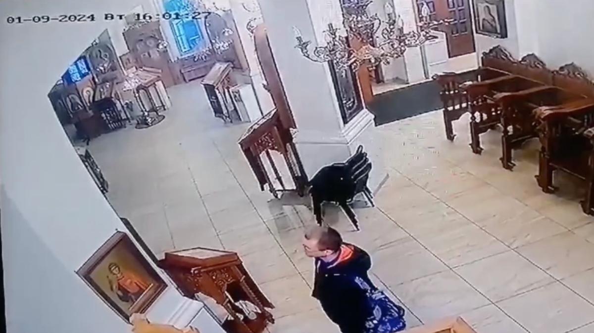 Подозреваемого в краже 15-летней иконы из храма на улице Софьи Ковалевской задержали