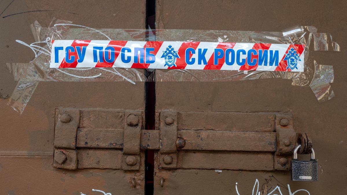 Бастрыкин поручил доложить об убийстве на Суздальском шоссе в Петербурге. Мужчина зарезал жену на глазах у дочери