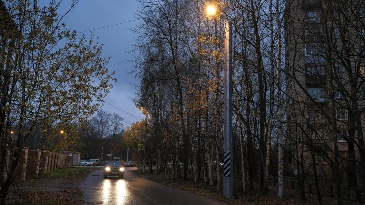 На Беломорской улице обновили освещение