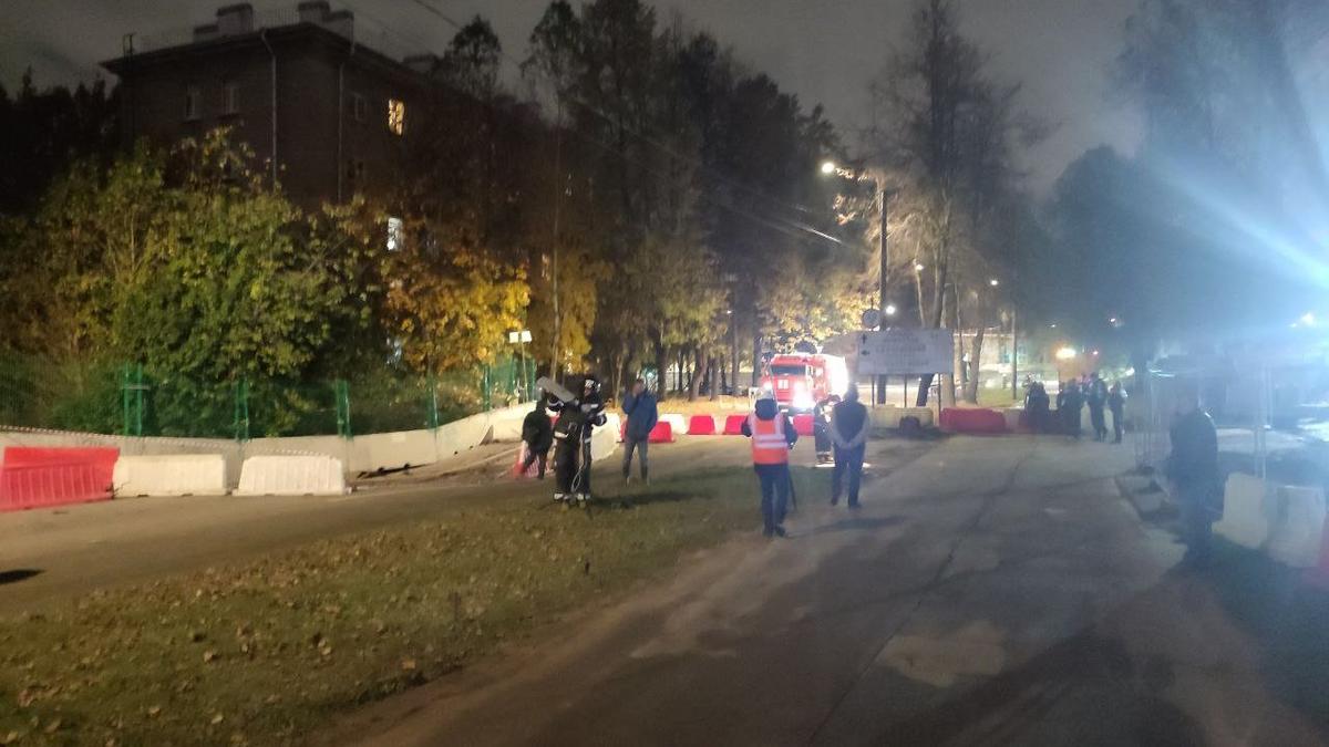 На улице Харченко в Выборгском районе провалился асфальт