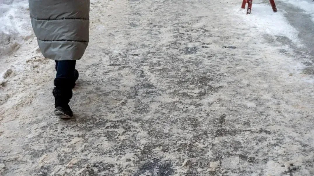 За сутки в Петербурге из-за гололёда пострадали десять человек