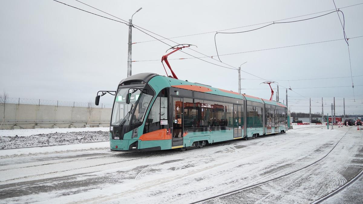 «Славянка» сегодня: трамваев меньше обещанного, наличку не принимают — но всё работает