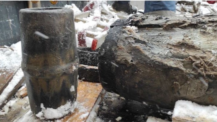 На проспекте Стачек в Петербурге обнаружили деревянный трубопровод XVIII века