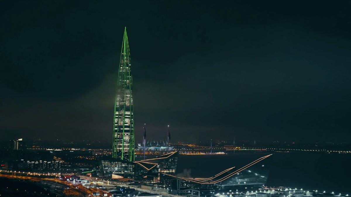 «Лахта Центр» украсила новогодняя подсветка