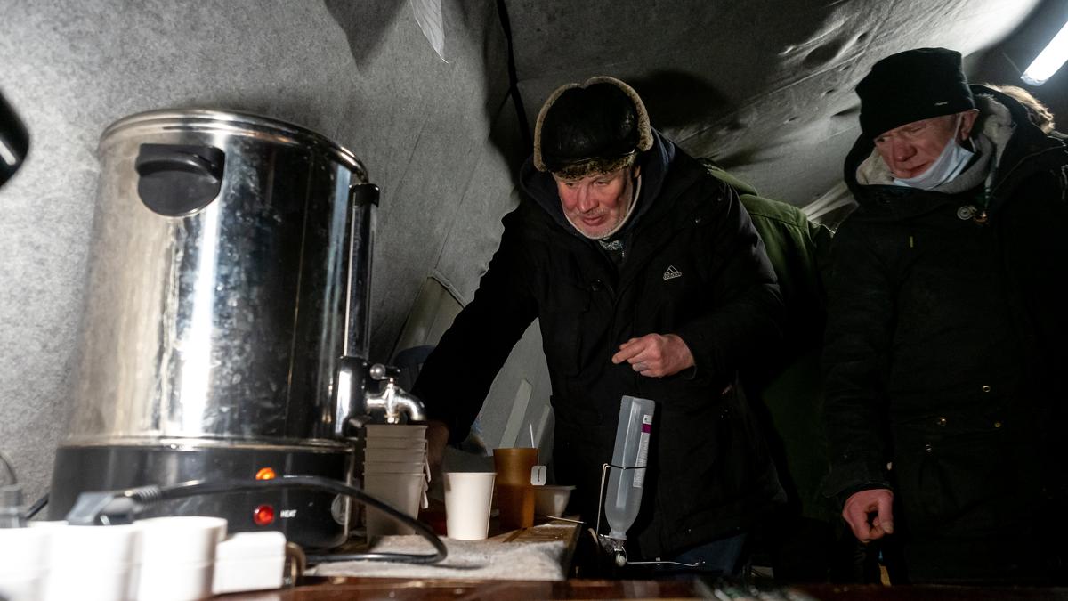 «Не получит даже кипятка»: Агапитова рассказала о положении бездомных в Петербурге