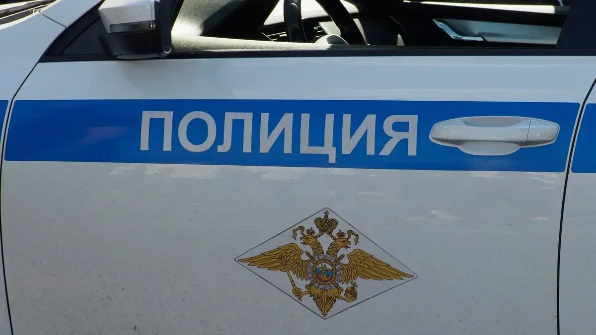 В закусочной на улице Ленсовета пятеро подростков напали на 19-летнего молодого человека