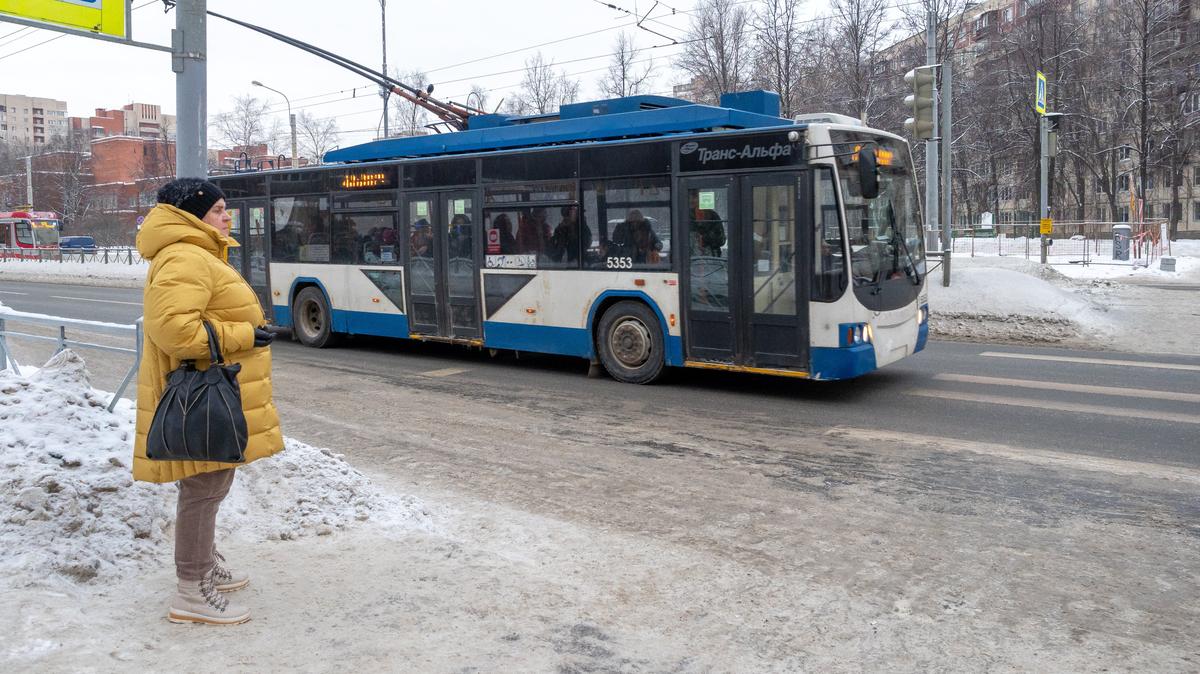 Четыре троллейбуса изменили маршруты из-за неисправностей на Ленсовета