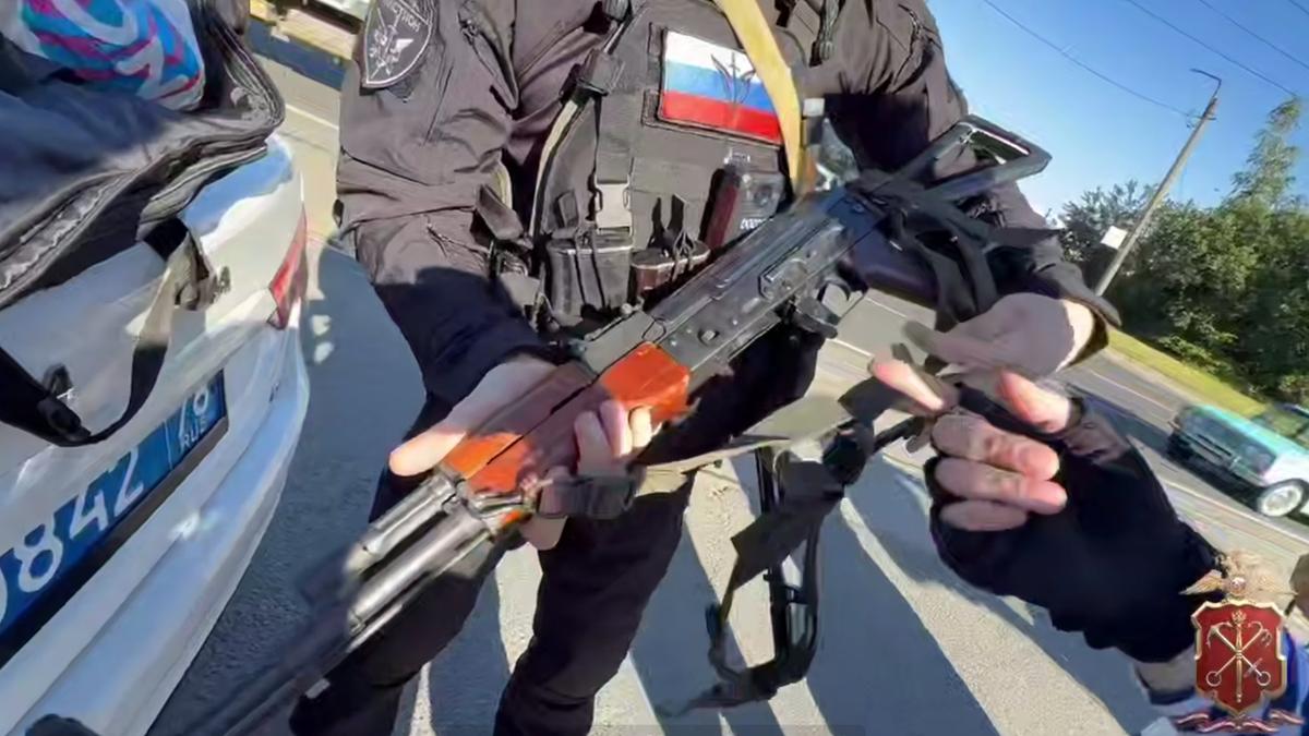 Скриншот видео: МВД по Петербургу и Ленобласти