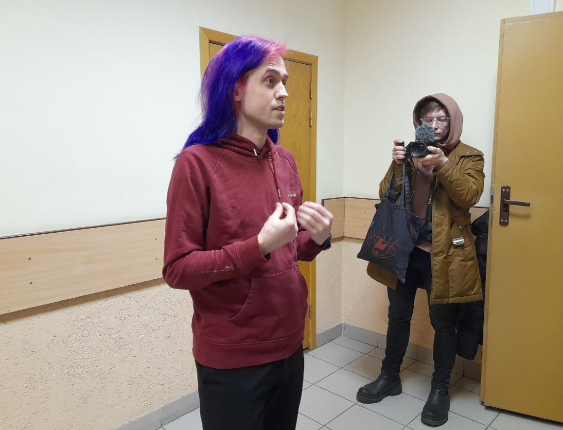 Алексей Белозёров в коридоре суда. Фото: Анна Мотовилова / MR7