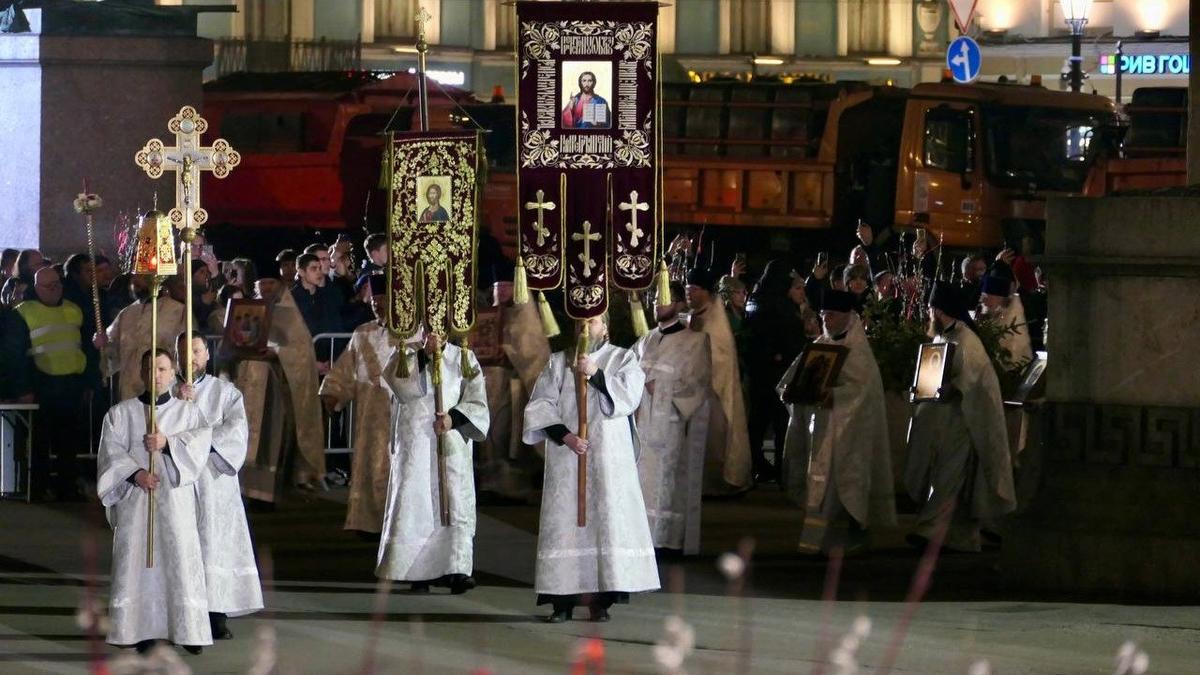 В Казанском соборе прошло пасхальное богослужение и крестный ход