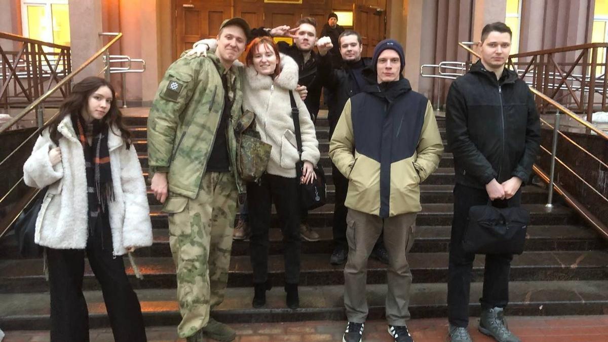 В Петербурге задержанных за антимигрантские листовки другороссов освободили в зале суда