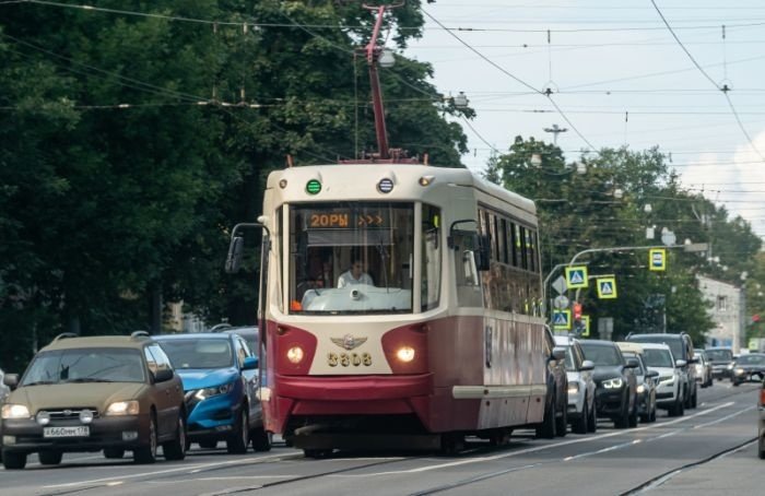 День знаний изменит движение автобусов и трамваев в Петербурге
