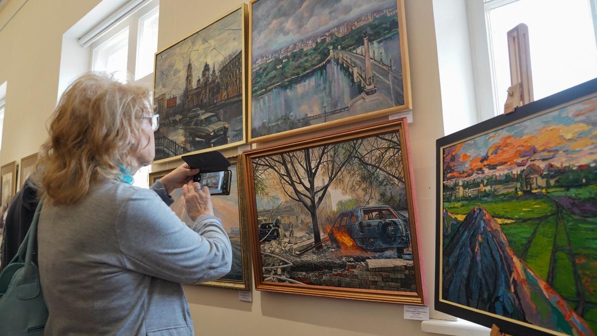 «Родные просторы Донбасса»: в петербургской капелле открылась выставка художников из ДНР