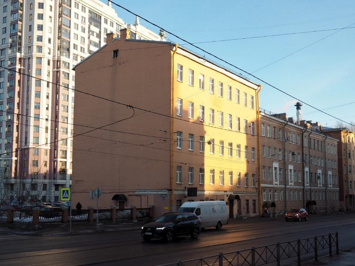 Здание, где находилась школа, в которой улилась Ольга Берггольц. Фото: Дмитрий Абрамов / МР7