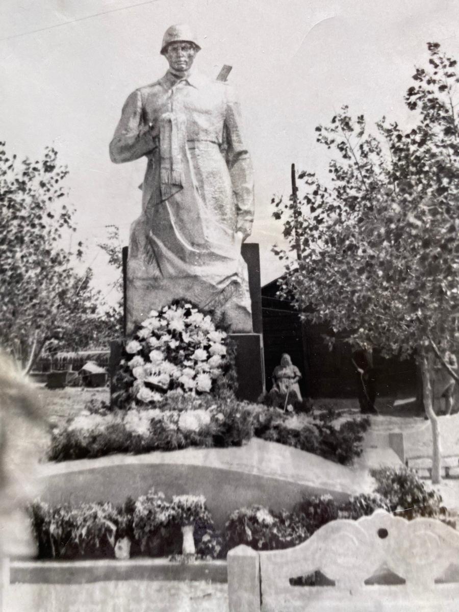 Памятник в Зориновке у захоронения погибших солдат. Фото: из личного архива