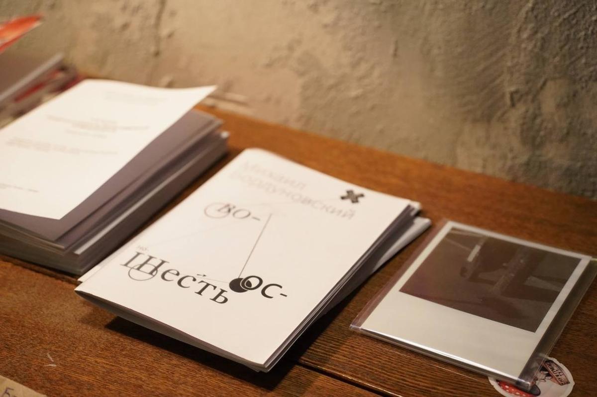 Открытки — справа. Фото: Павел Борисенко / MR7