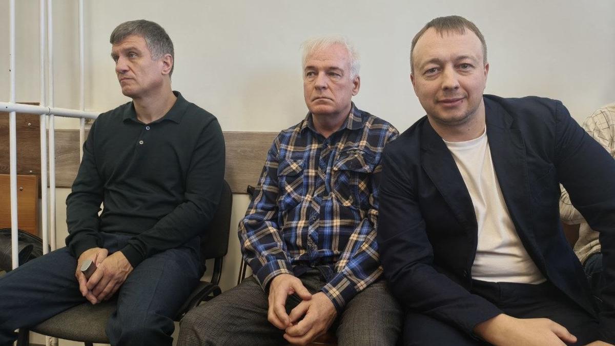 Обвинения бывшему пресс-секретарю петербургского главка Вячеславу Степченко огласят без слушателей