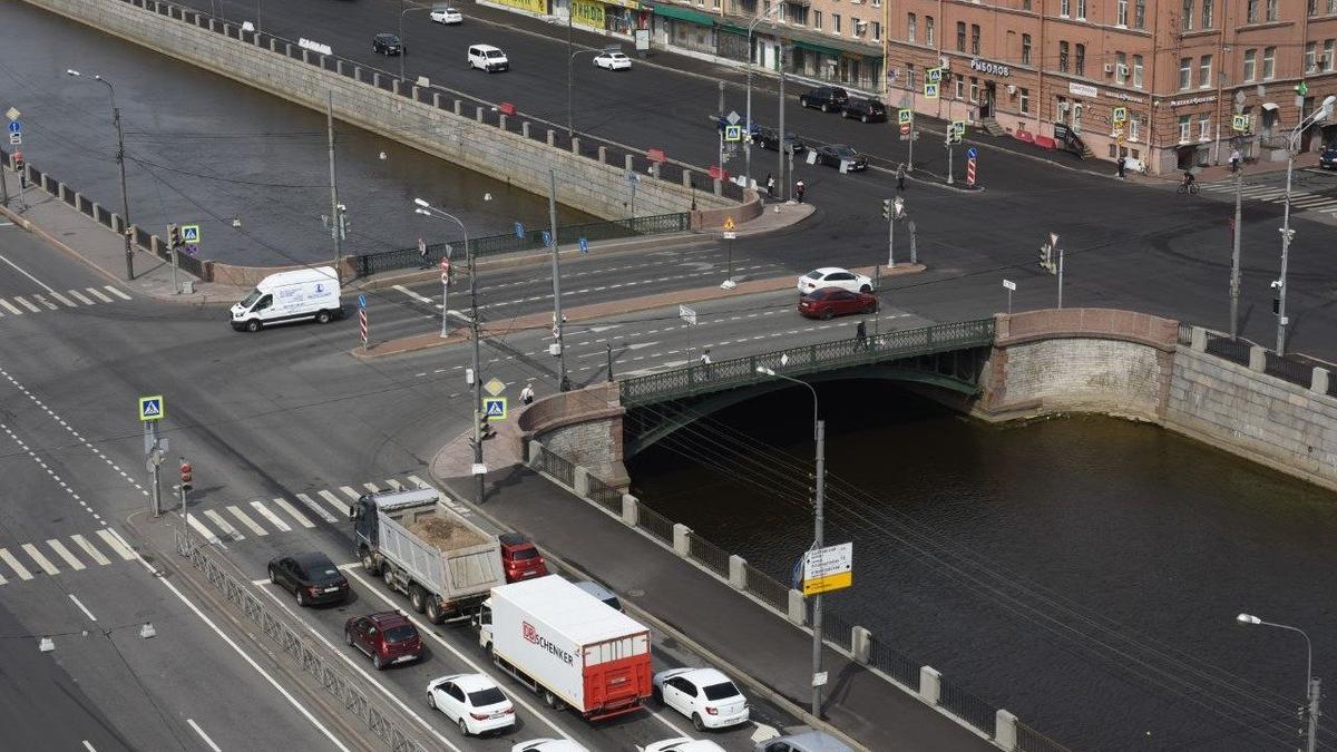 Движение по Варшавскому мосту ограничат на месяц для ремонта асфальта