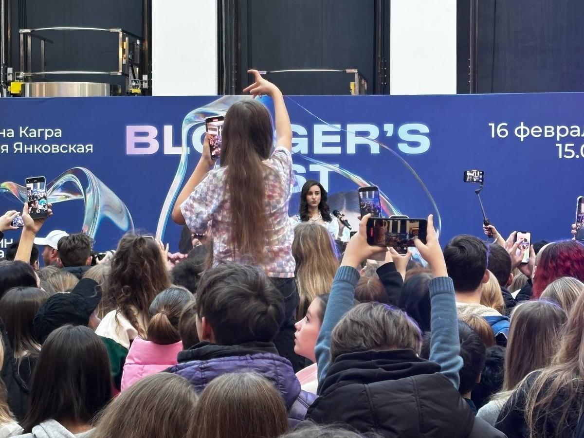 Карина Кагра на сцене. Фото: Елизавета Наливайко / MR7