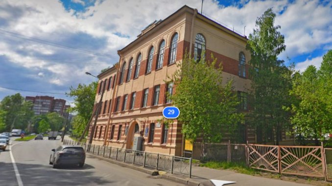 Прокуратура потребовала отремонтировать здание Новодеревенской земской школы в Приморском районе