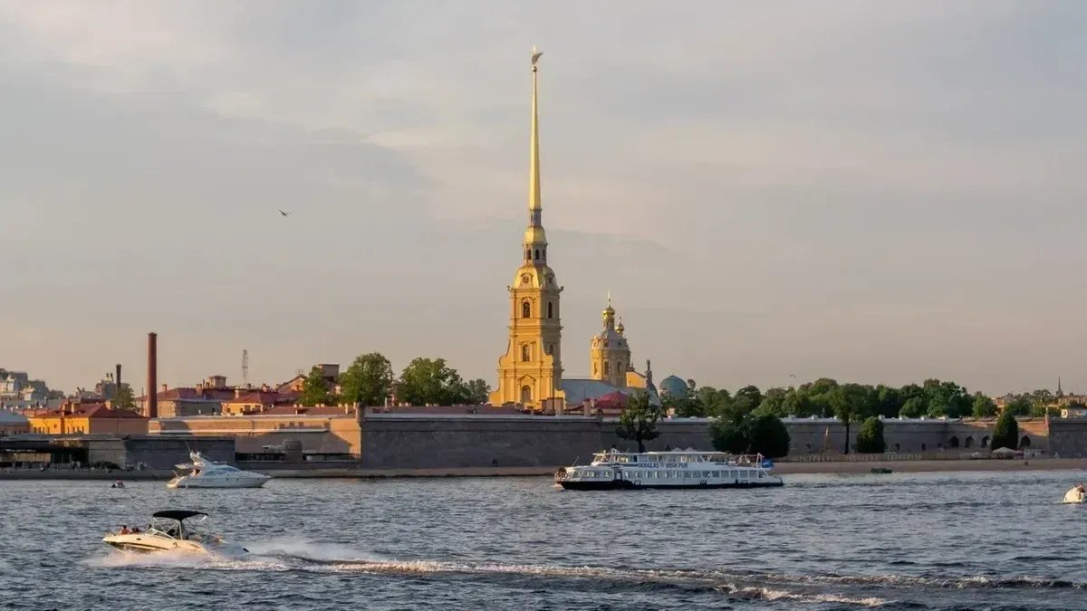 Разносная торговля, ограничения для курьеров и иностранцы в сфере такси: какие законы в Петербурге вступят в силу в июле