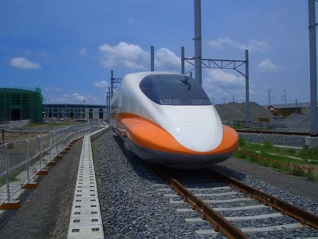 800px-Shinkansen_700T.jpg