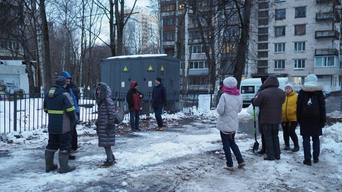 У здания бывшего Института бумаги в Петербурге начала собираться  строительная техника — Новости Санкт-Петербурга › МР7.ру