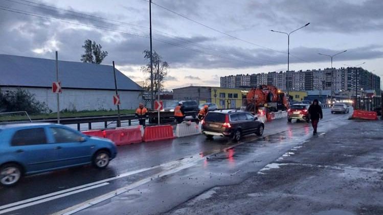Движение по Пискарёвскому проспекту ограничено из-за аварийных работ