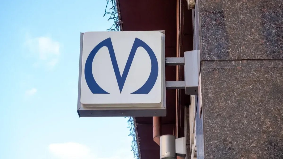 Вход на «Ломоносовскую» закрывали из-за внезапной остановки эскалатора