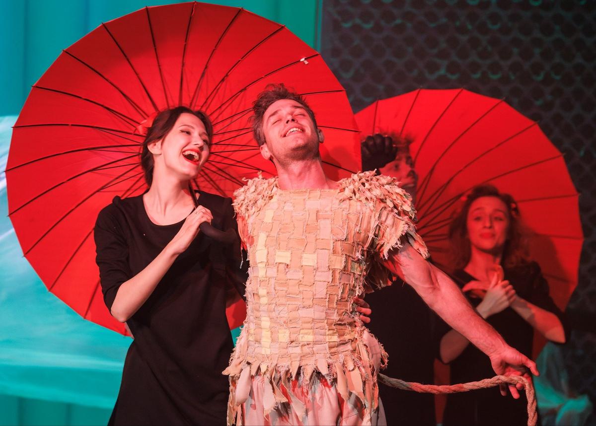 Сцена из спектакля «Волшебник Изумрудного города». Фото: театр «Мастерская»