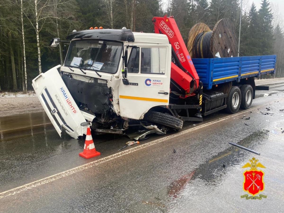 Сотрудники ГИБДД проверяют смертельное ДТП на трассе «Нарва» | 31.01.2024 |  Санкт-Петербург - БезФормата