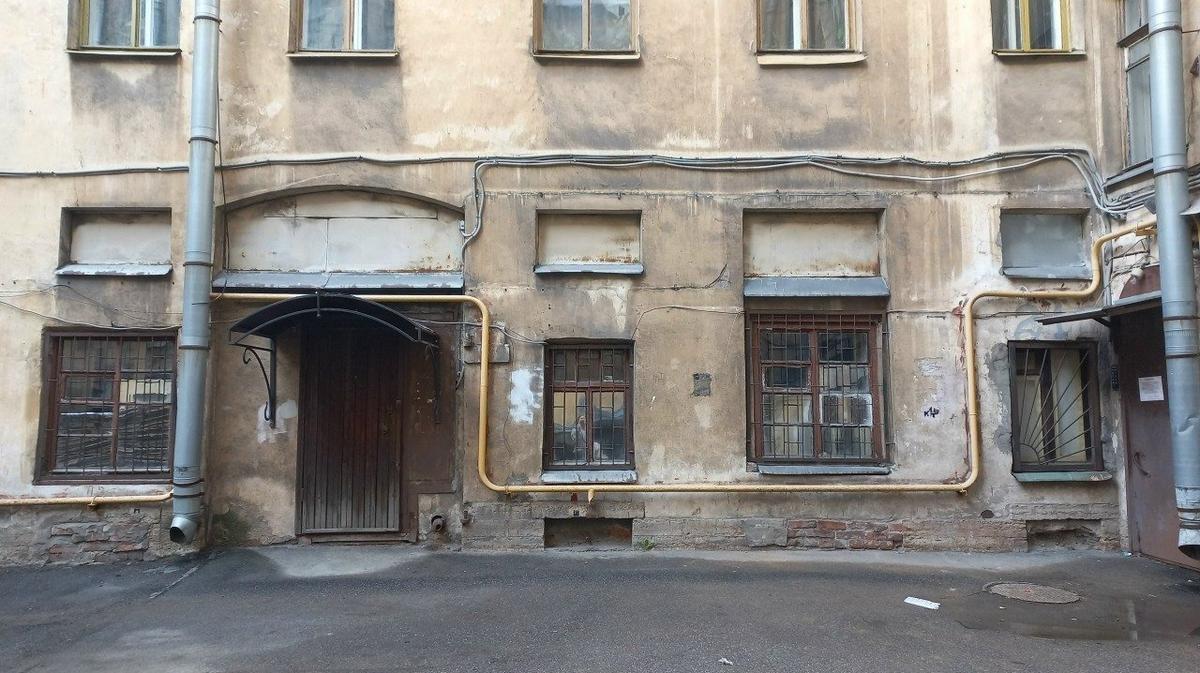 Вид на первый этаж дворового флигеля до начала ремонта. Фото: предоставлено Реной Мехтиевой