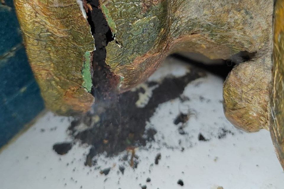 Фото лопнувшей батареи предоставлено хозяйкой квартиры, где эта батареи установлена